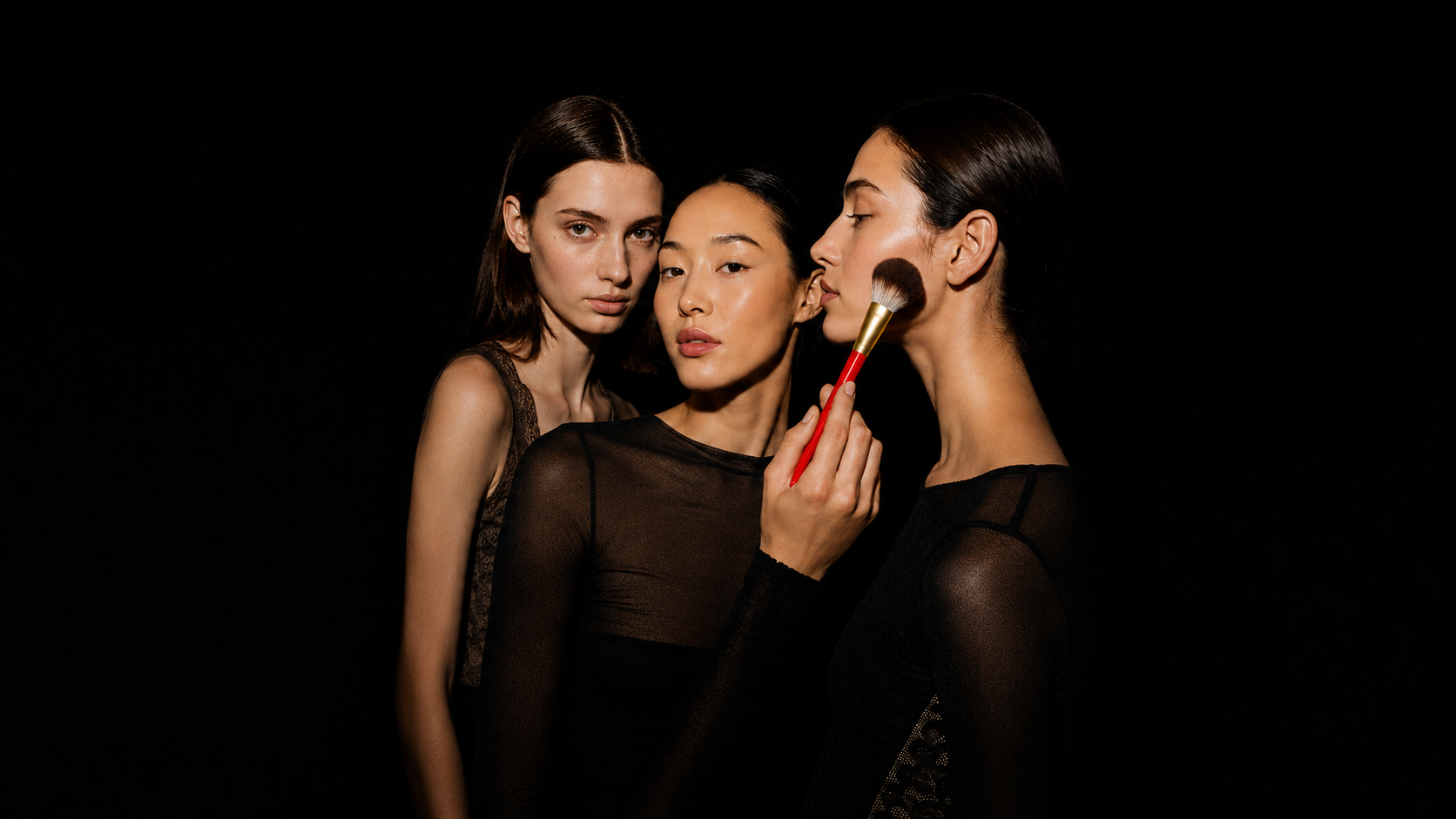 Blend Montmartre — three models, M2 powder brush
